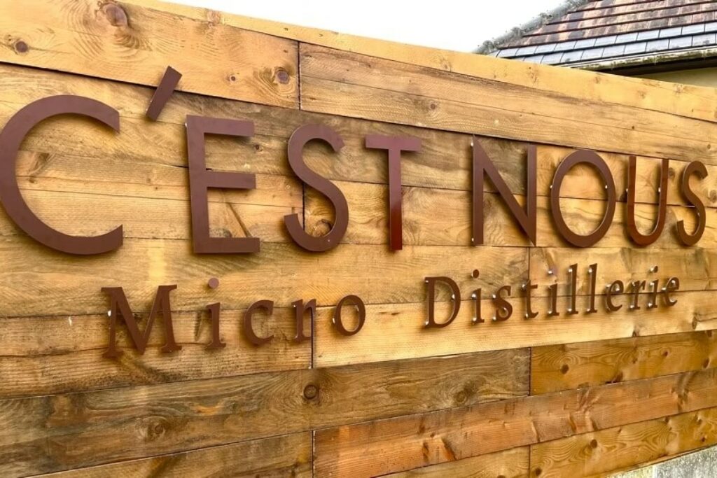 façade distillerie C'est Nous à Colombelles